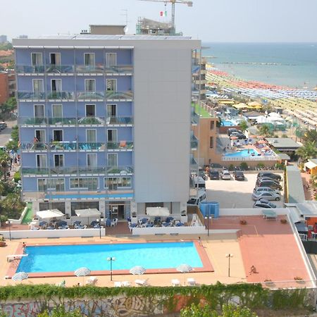Hotel Majestic Pesaro Exteriör bild